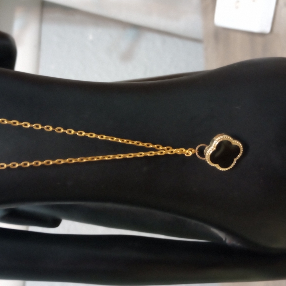Elegant Gold and Black Pendant Necklace - Picture 8 of 11
